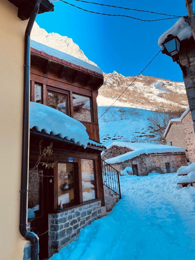 Albergue Villa De Bulnes Exterior photo
